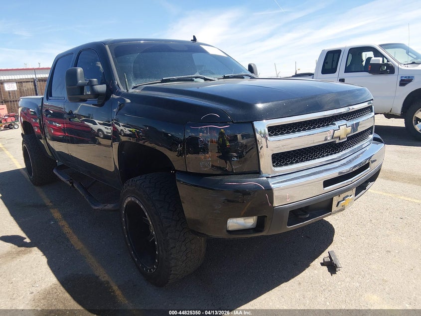 Photo of the 2011 CHEVROLET SILVERADO 1500 LT