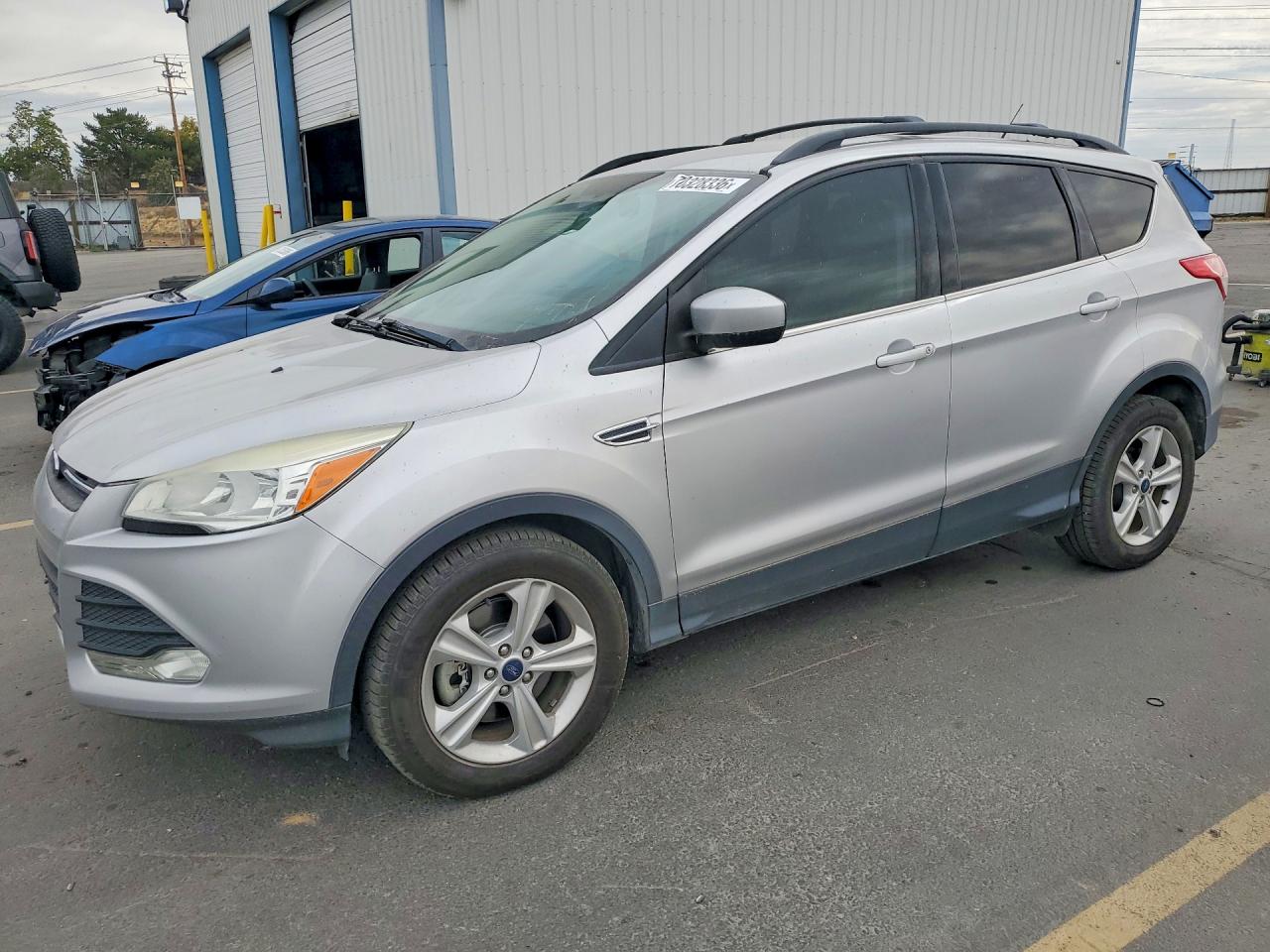 Photo of the 2015 FORD ESCAPE SE