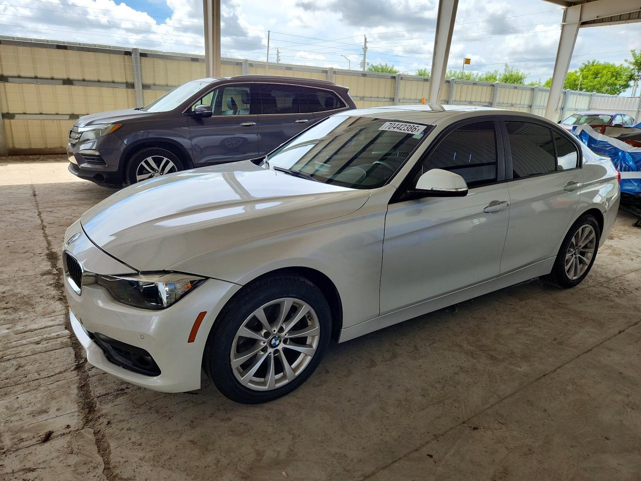 Photo of the 2017 BMW 320 I