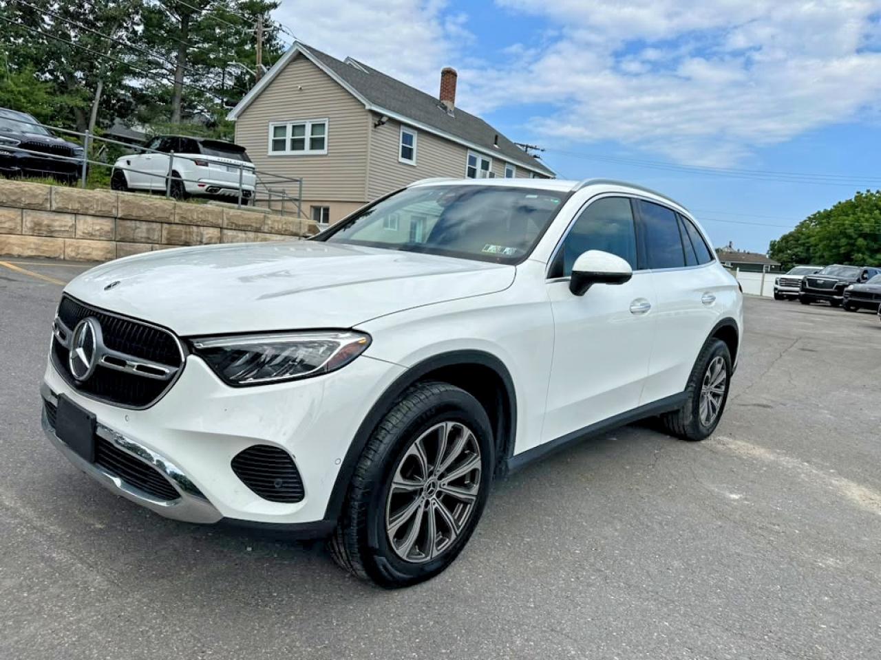 Photo of the 2024 MERCEDES-BENZ GLC 300