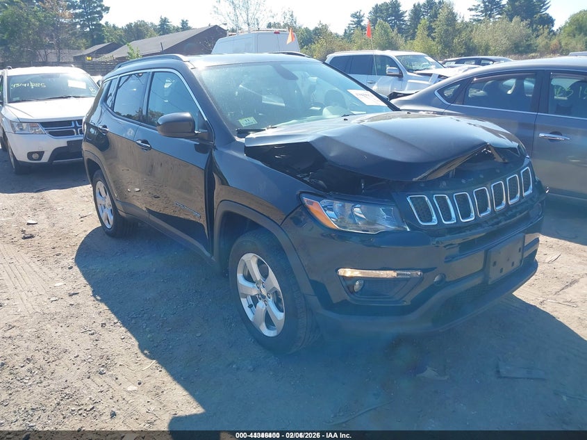 Photo of the 2018 JEEP COMPASS LATITUDE 4X4