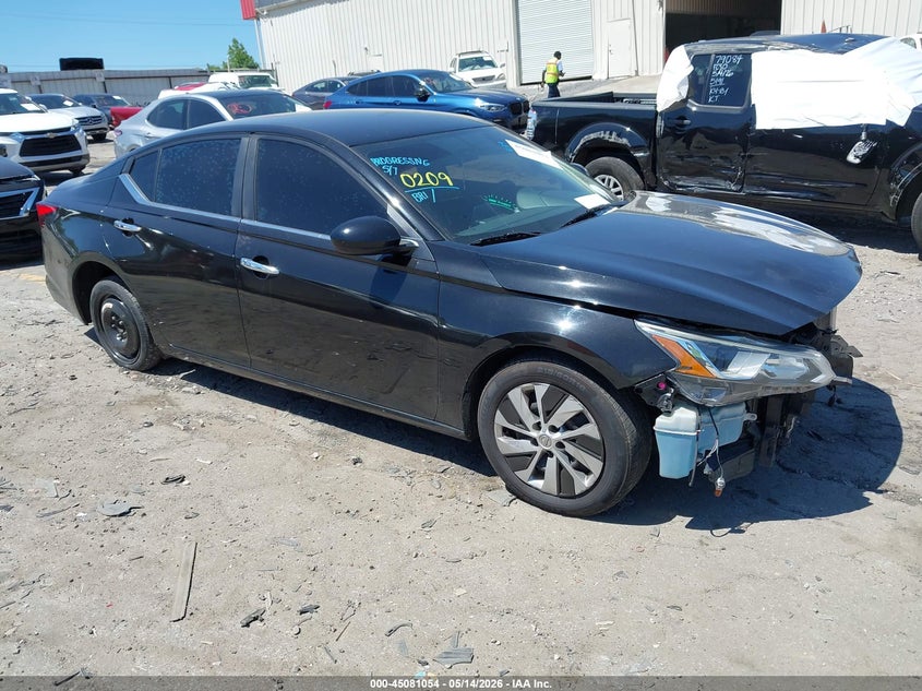Photo of the 2020 NISSAN ALTIMA S FWD