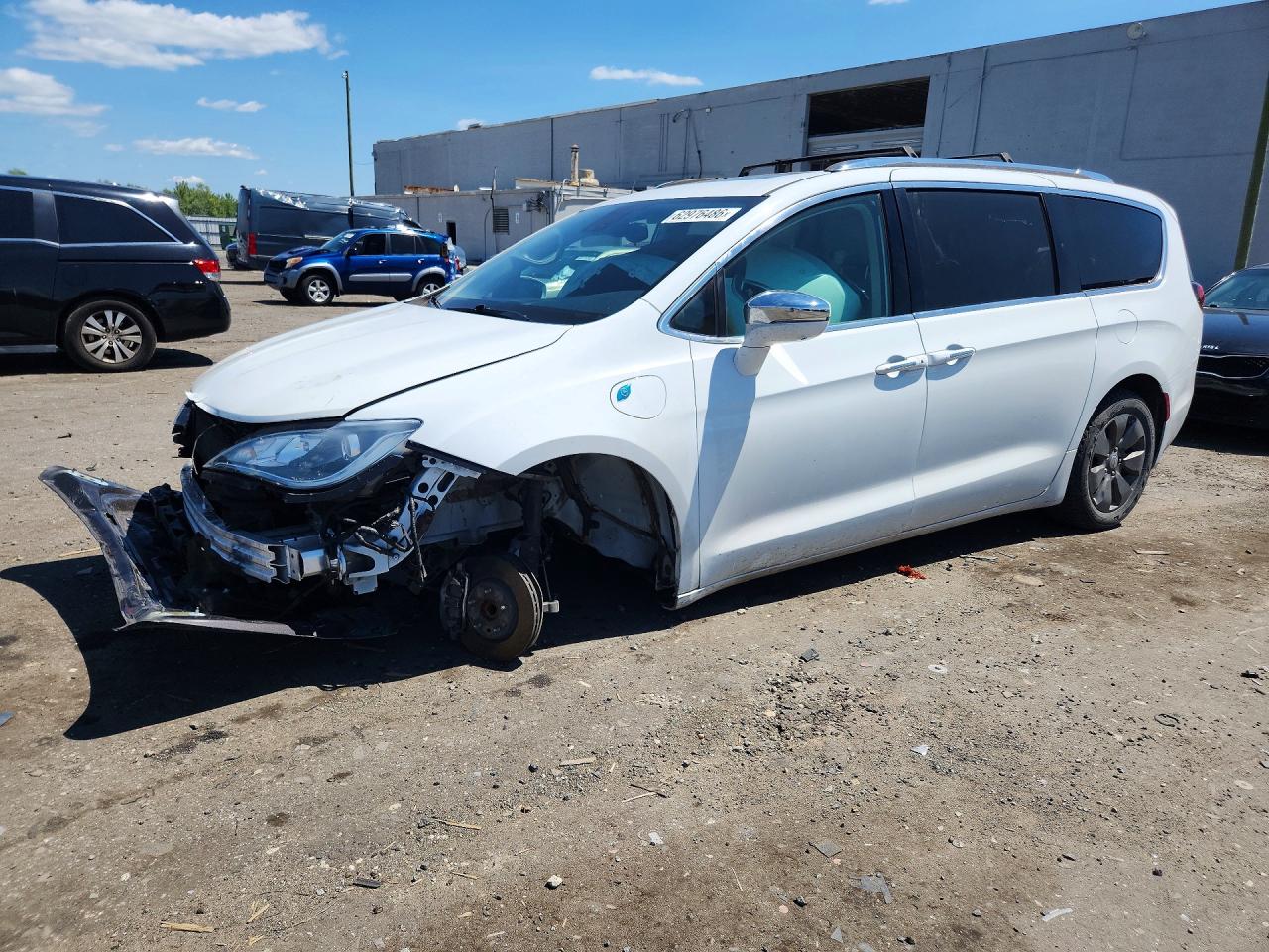 Photo of the 2017 CHRYSLER PACIFICA EHYBRID PLATINUM