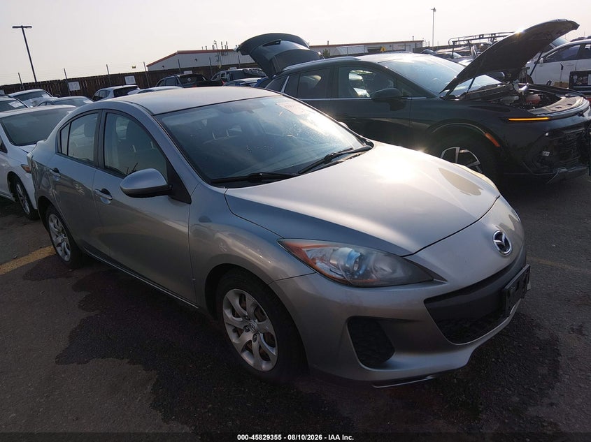 Photo of the 2013 MAZDA MAZDA3 I SPORT