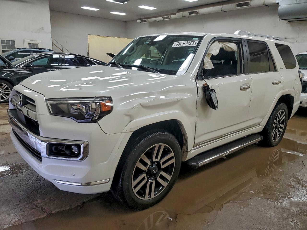 Photo of the 2021 TOYOTA 4RUNNER LIMITED