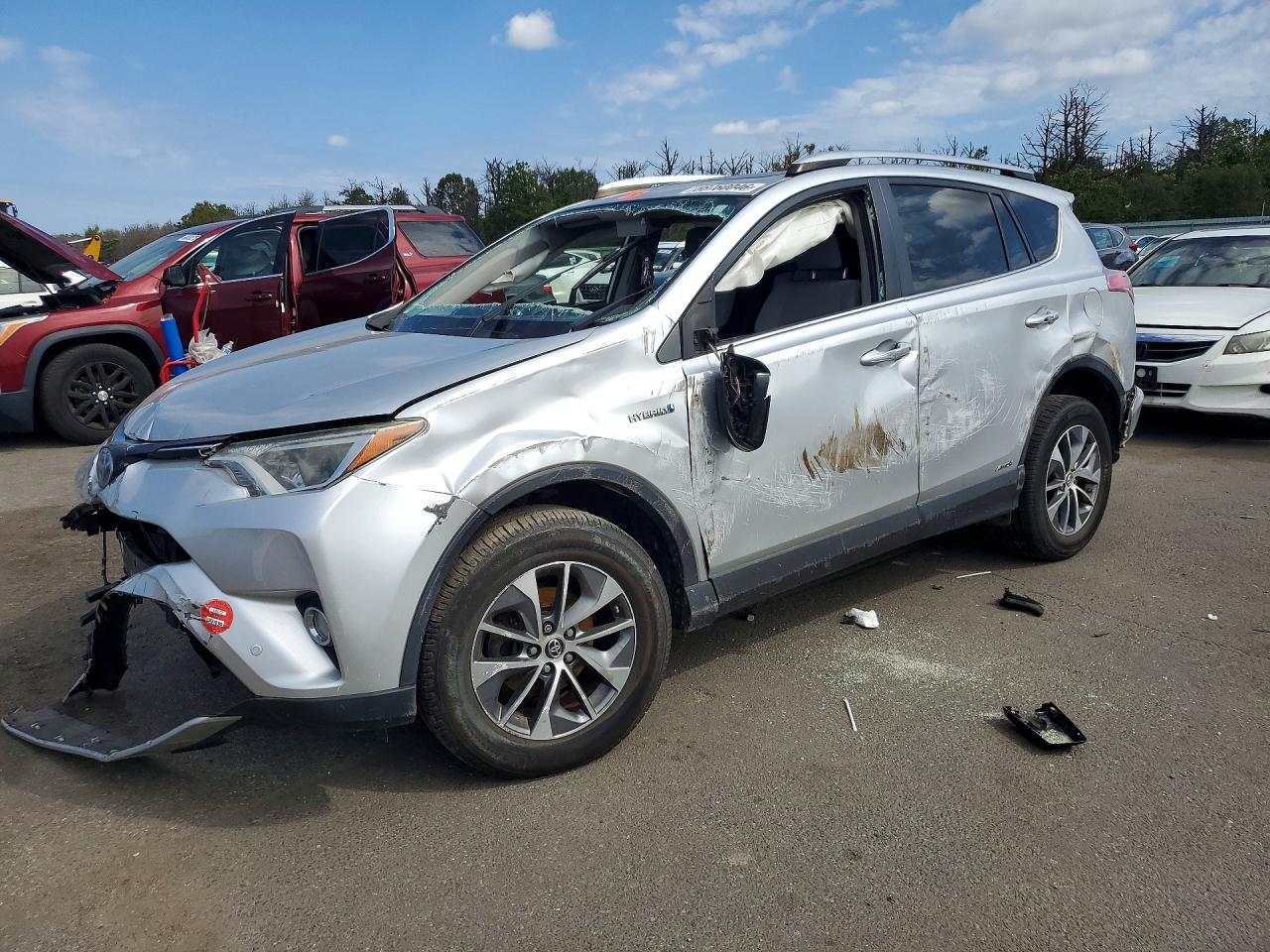 Photo of the 2016 TOYOTA RAV4 HV XLE
