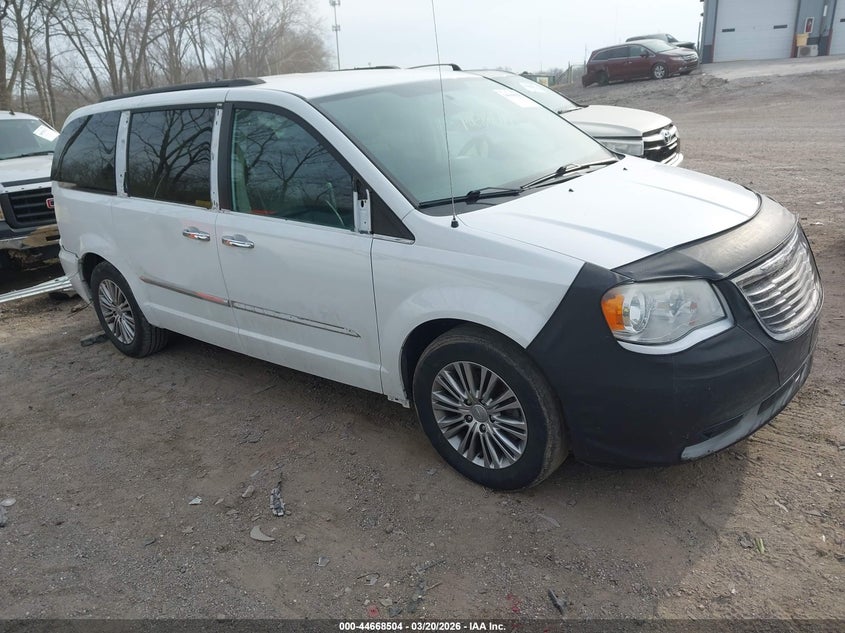 Photo of the 2014 CHRYSLER TOWN & COUNTRY TOURING-L