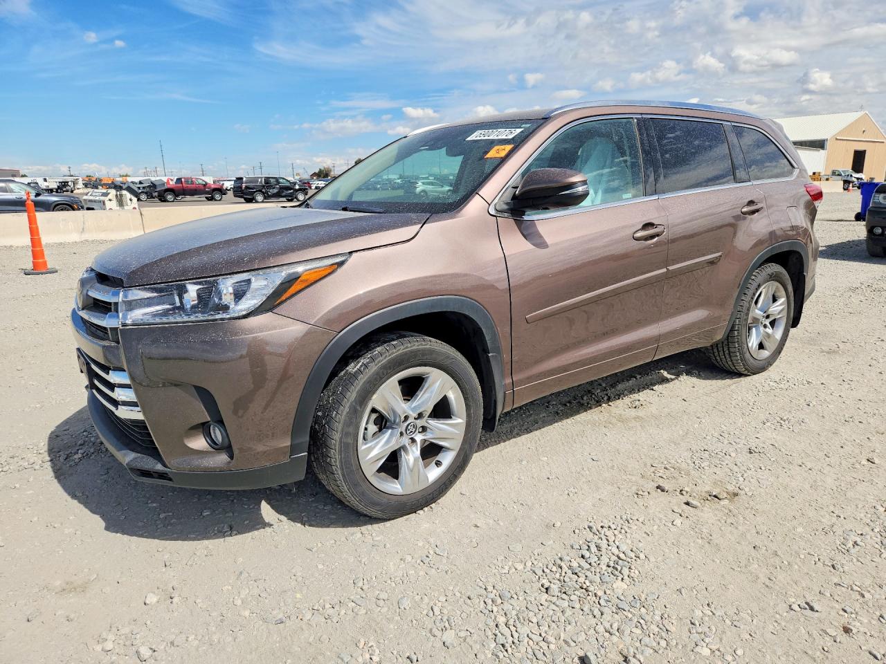 Photo of the 2017 TOYOTA HIGHLANDER LIMITED
