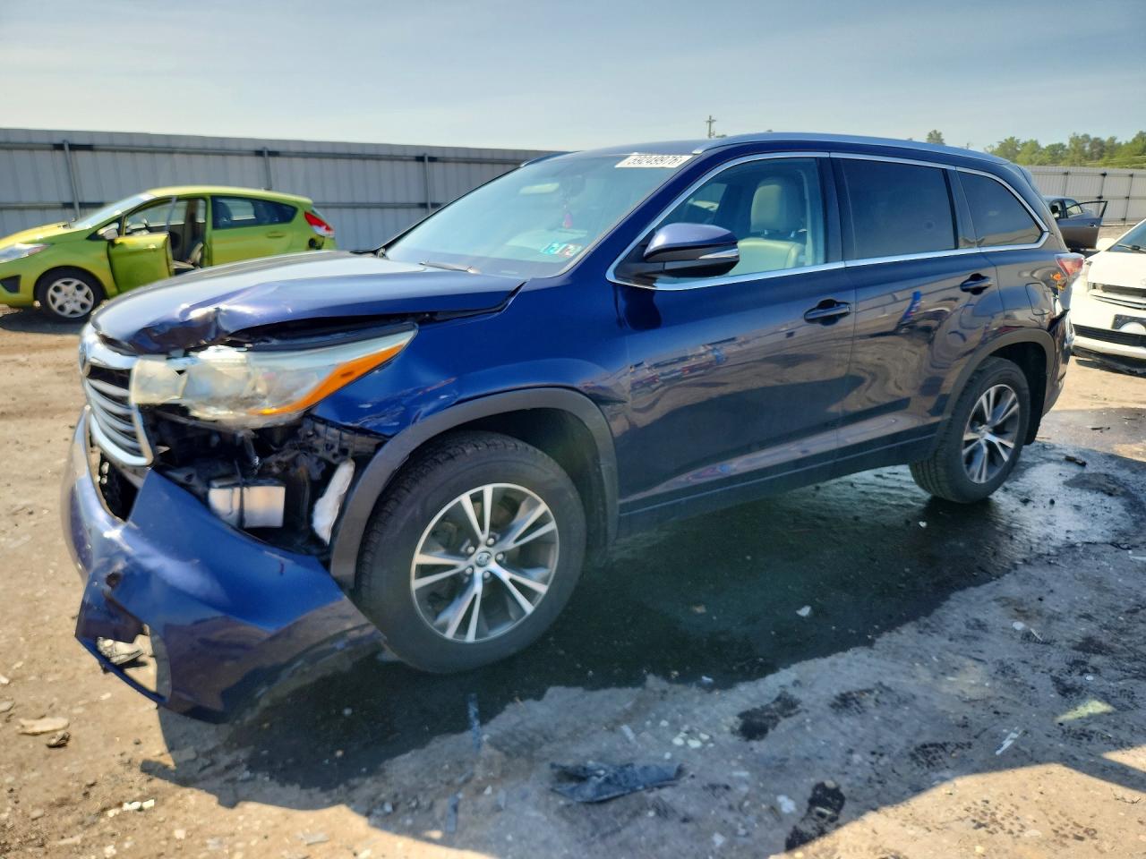 Photo of the 2016 TOYOTA HIGHLANDER XLE