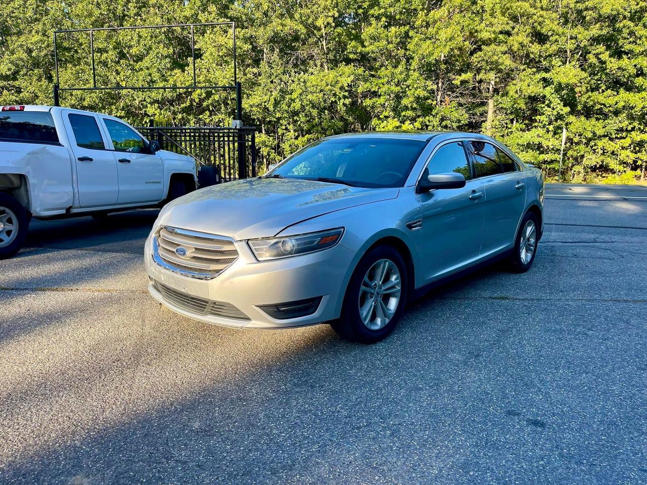 Photo of the 2018 FORD TAURUS SEL