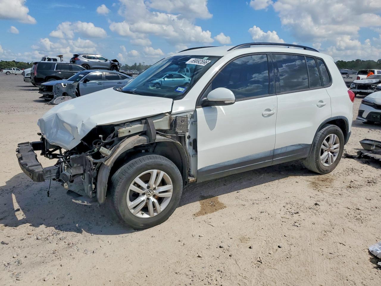 Photo of the 2016 VOLKSWAGEN TIGUAN S/SE/SEL/R-LINE