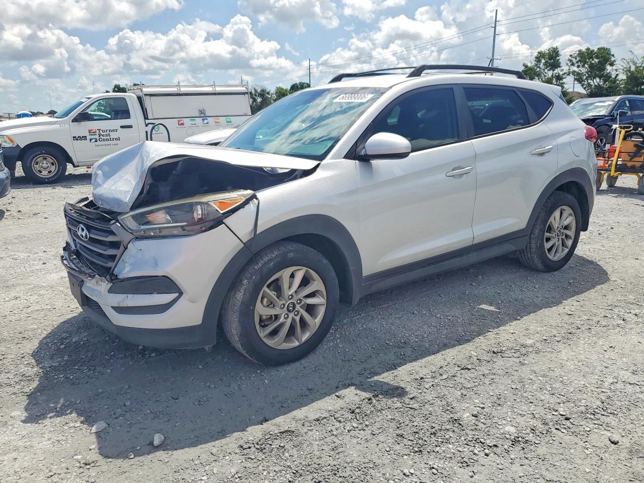 Photo of the 2016 HYUNDAI TUCSON SE