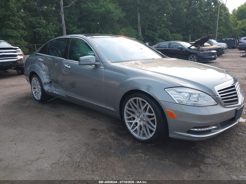 Photo of the 2013 MERCEDES-BENZ S 550 4MATIC