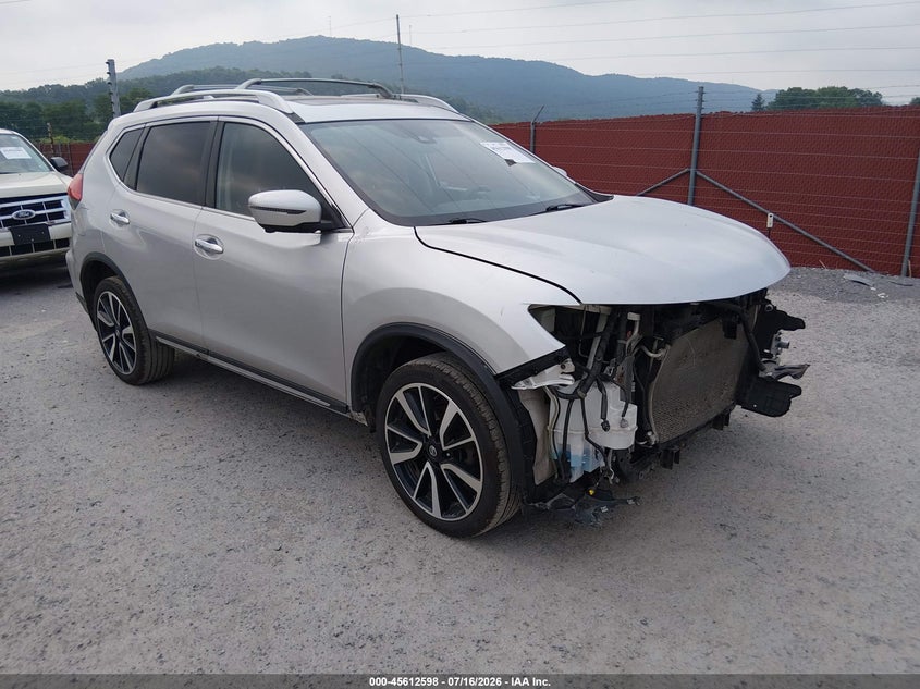Photo of the 2017 NISSAN ROGUE SL