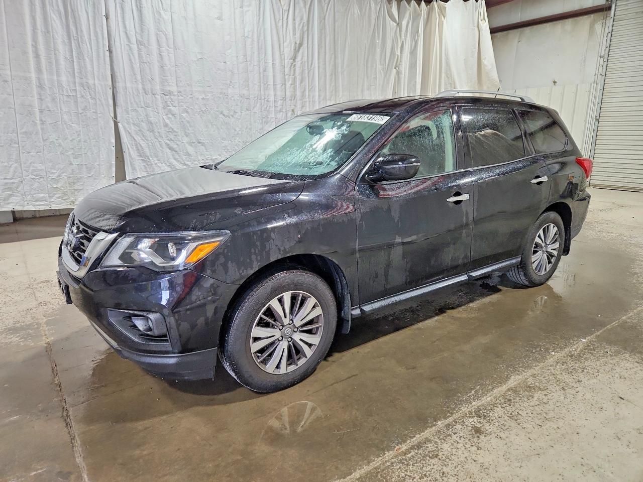 Photo of the 2018 NISSAN PATHFINDER SV
