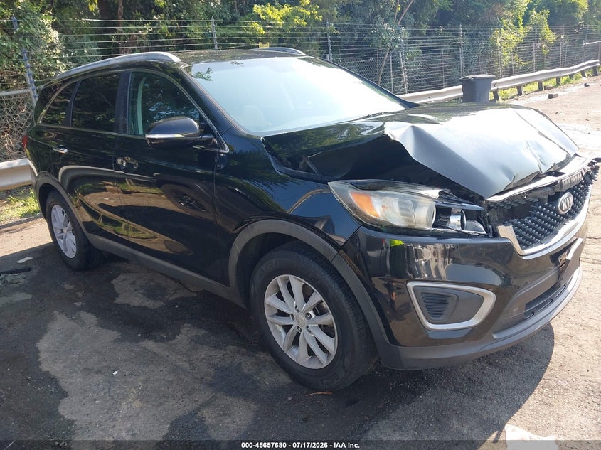 Photo of the 2016 KIA SORENTO 2.4L LX