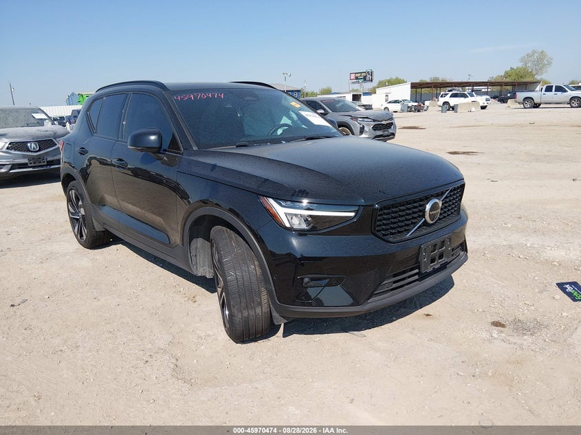 Photo of the 2025 VOLVO XC40 B5 PLUS DARK THEME