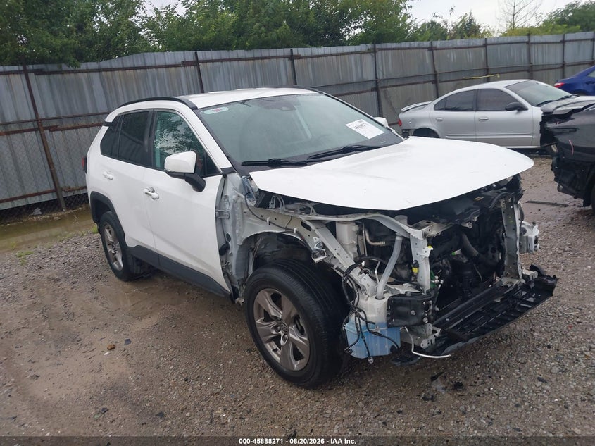 Photo of the 2022 TOYOTA RAV4 XLE