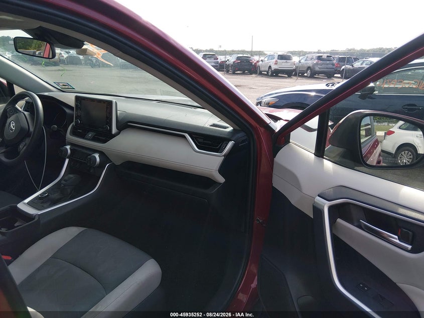 Photo of the 2019 TOYOTA RAV4 HYBRID XLE