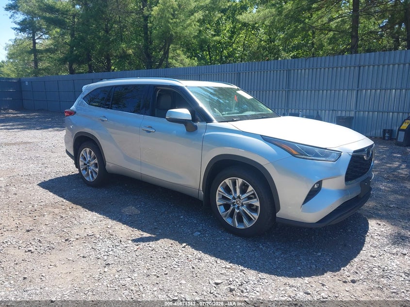 Photo of the 2021 TOYOTA HIGHLANDER LIMITED