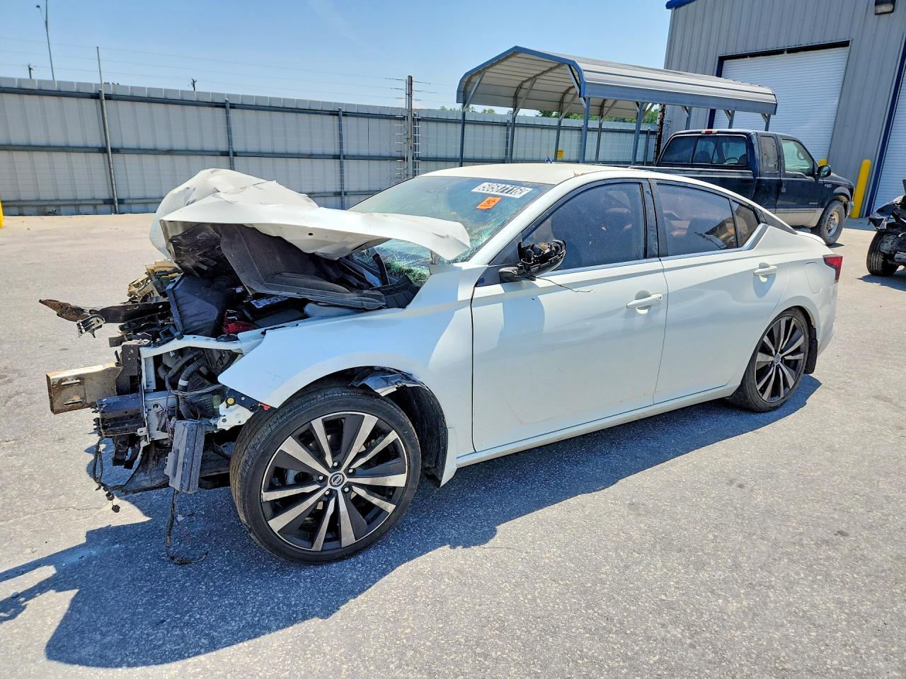 Photo of the 2019 NISSAN ALTIMA SR