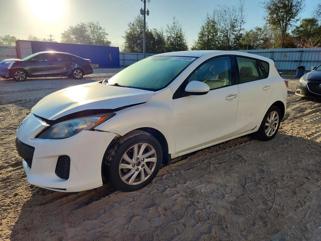 Photo of the 2013 MAZDA 3 I