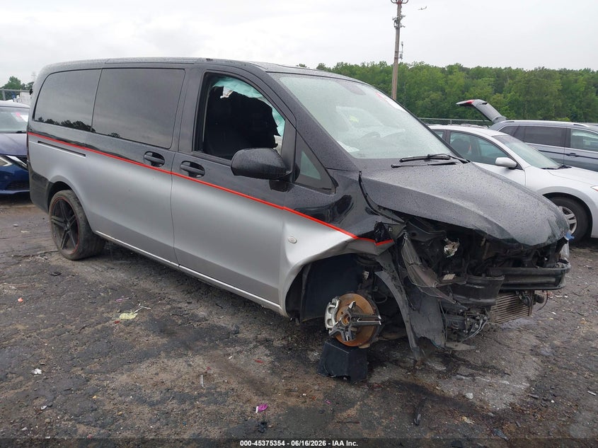 Photo of the 2017 MERCEDES-BENZ METRIS