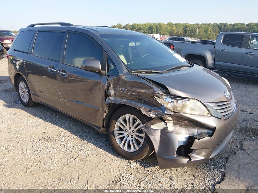 Photo of the 2017 TOYOTA SIENNA XLE 8 PASSENGER