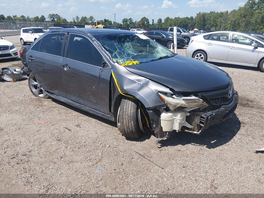 Photo of the 2014 TOYOTA CAMRY SE SPORT
