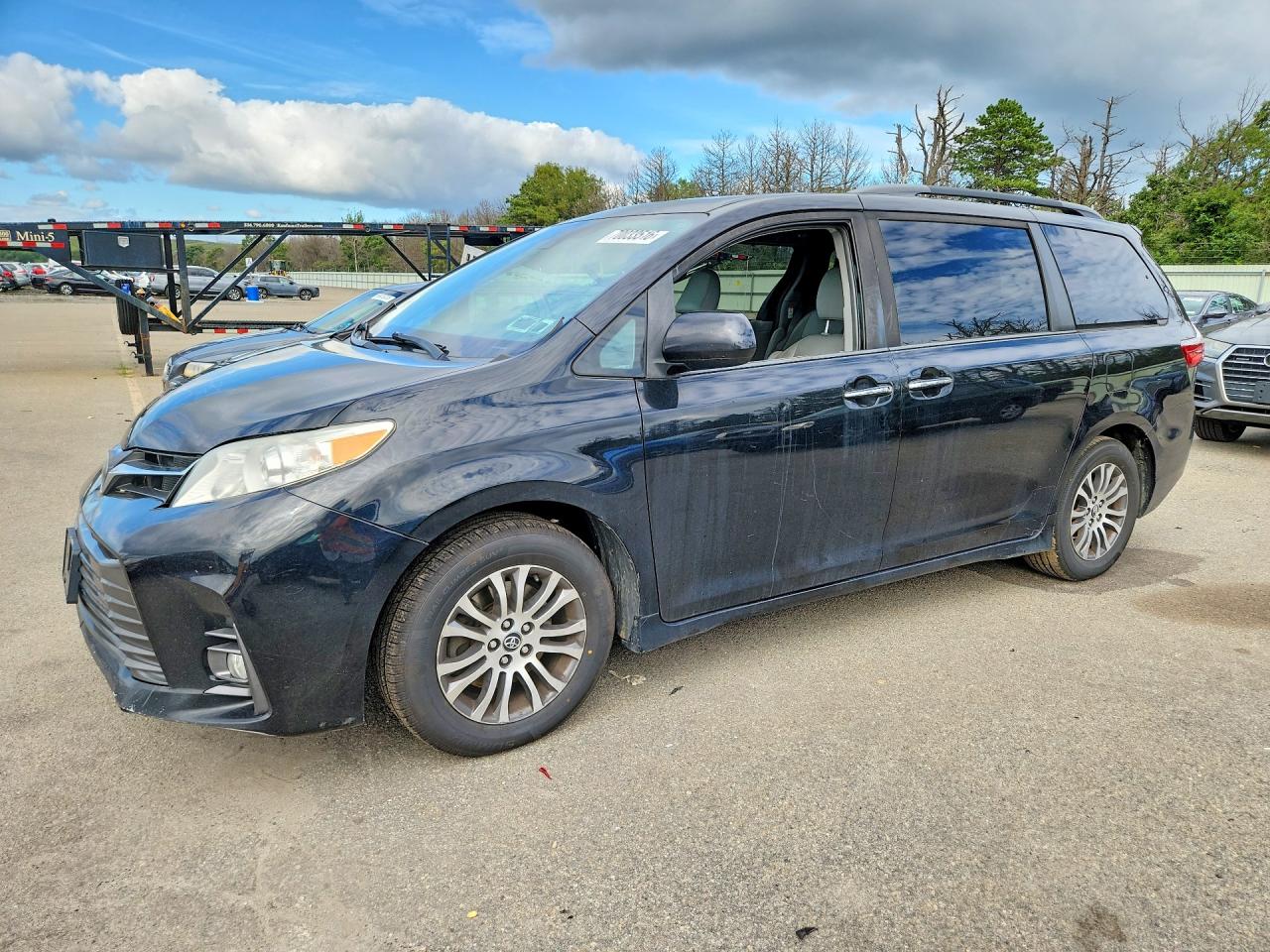 Photo of the 2018 TOYOTA SIENNA XLE 8-PASSENGER