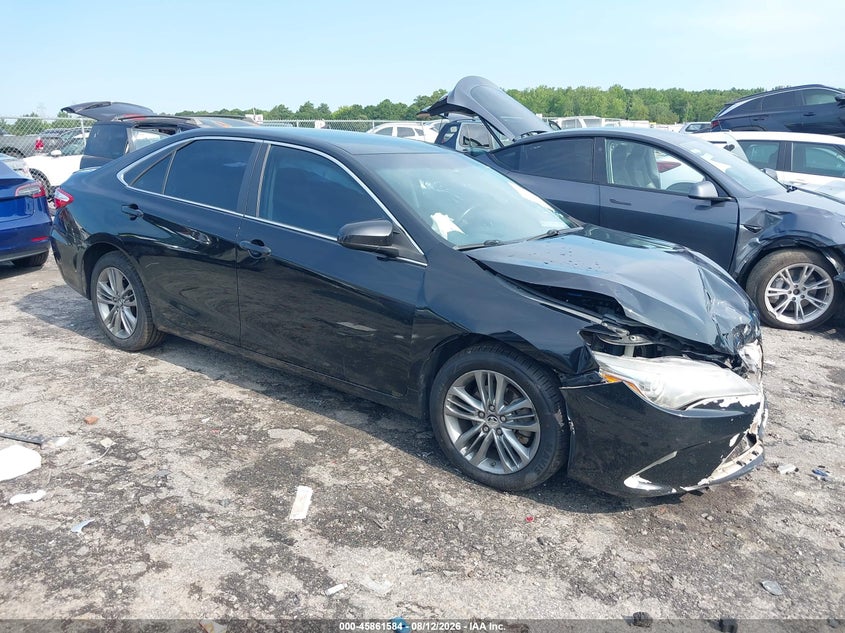 Photo of the 2015 TOYOTA CAMRY SE