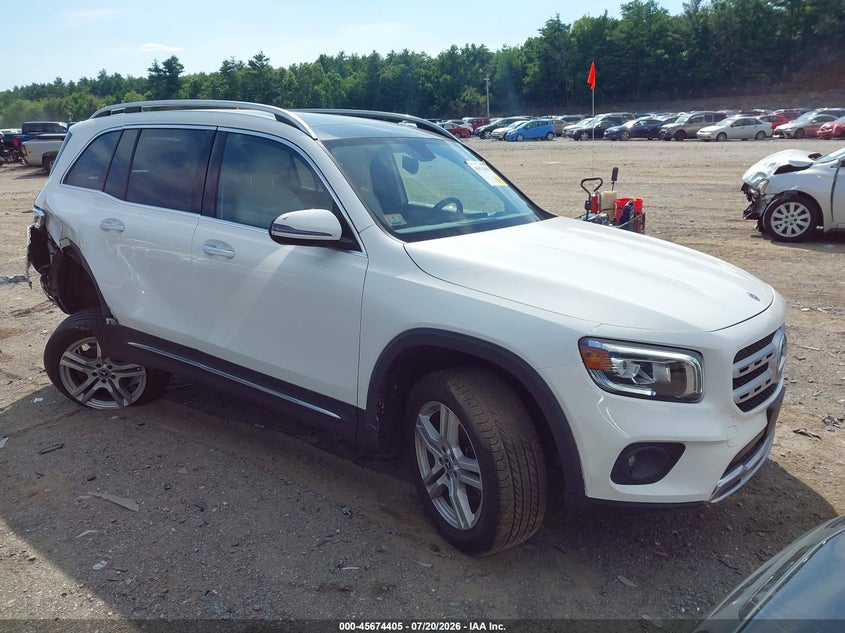 Photo of the 2021 MERCEDES-BENZ GLB 250 4MATIC