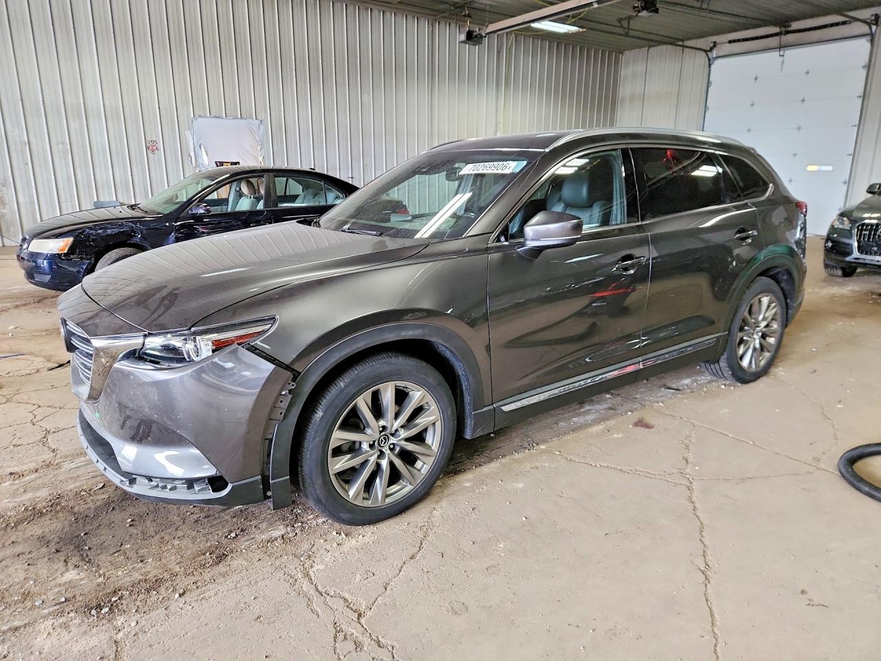 Photo of the 2017 MAZDA CX-9 GRAND TOURING