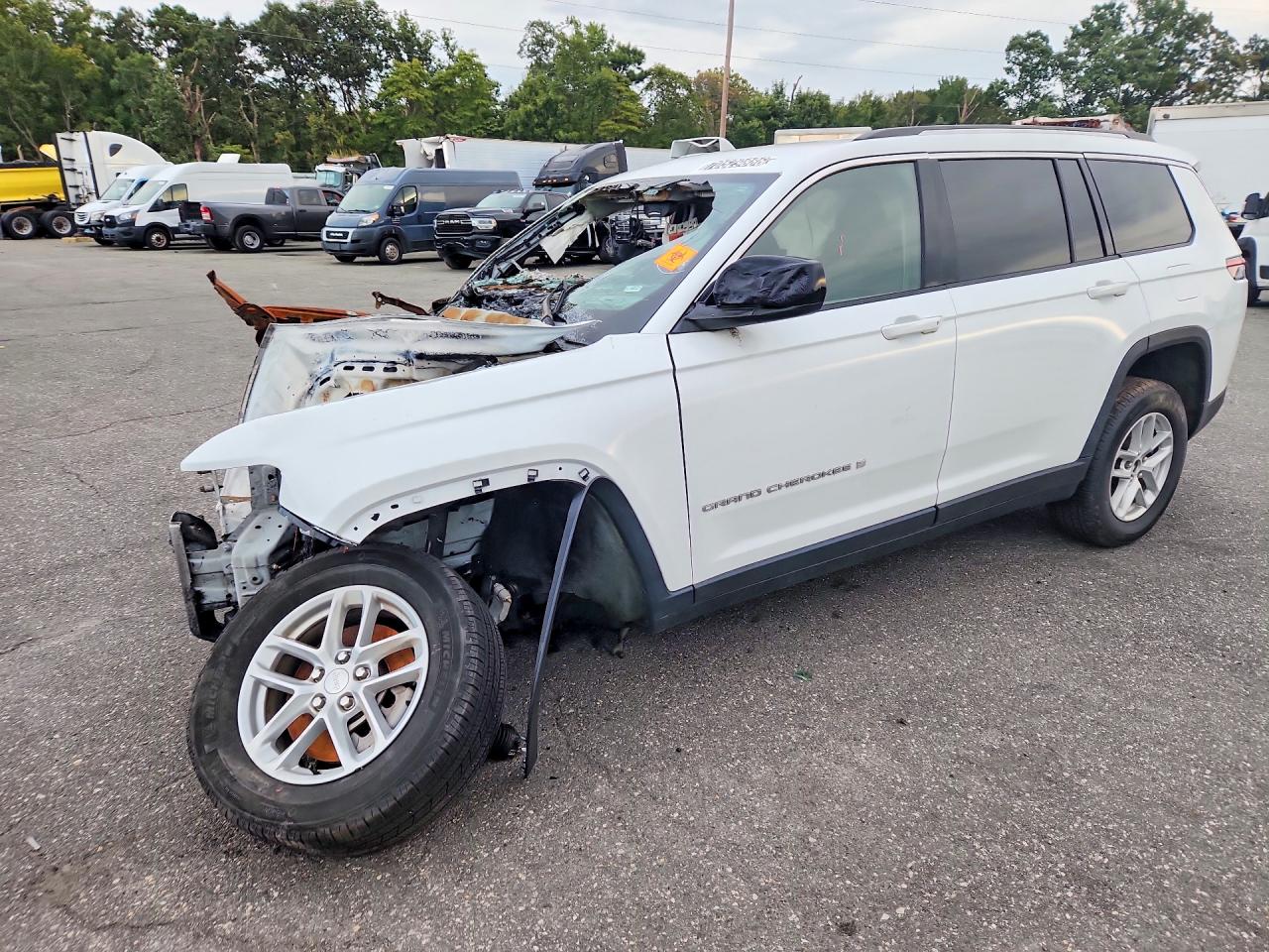 Photo of the 2023 JEEP GRAND CHEROKEE L LAREDO