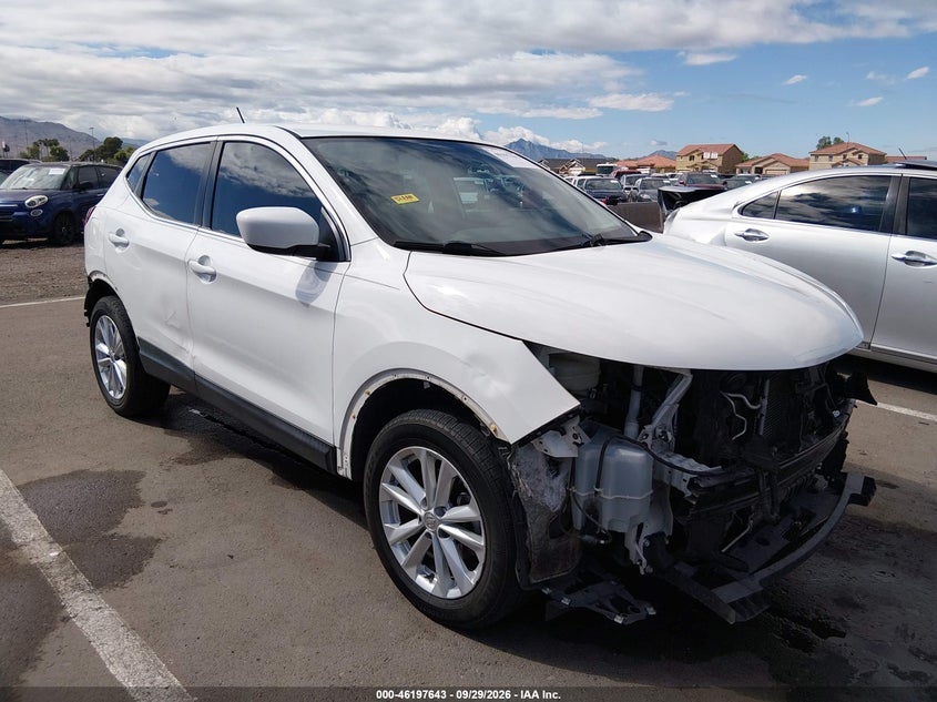 Photo of the 2018 NISSAN ROGUE SPORT S
