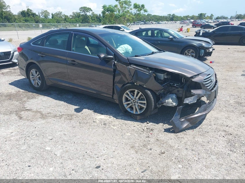 Photo of the 2017 HYUNDAI SONATA SE