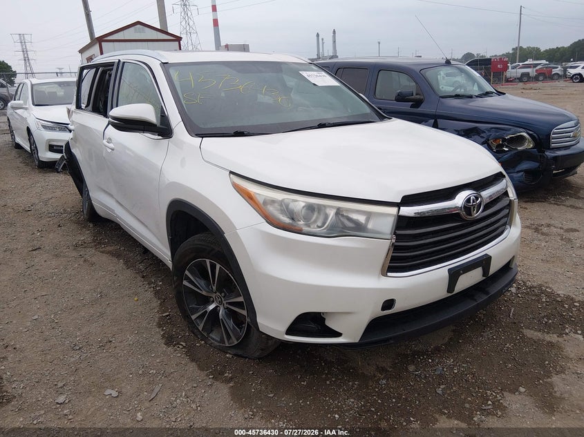 Photo of the 2016 TOYOTA HIGHLANDER XLE V6