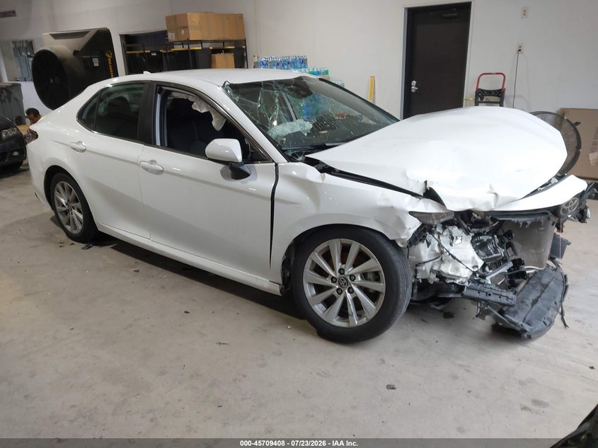 Photo of the 2022 TOYOTA CAMRY LE