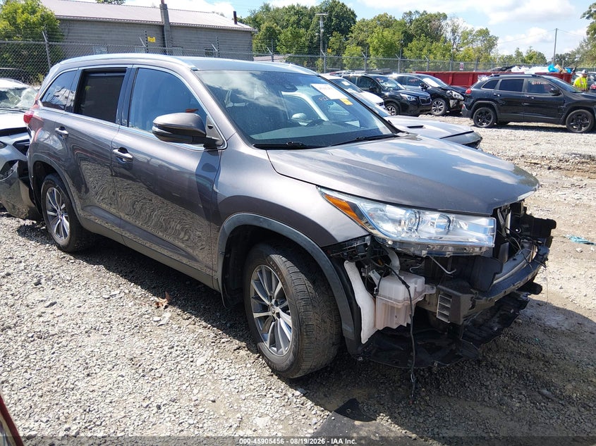 Photo of the 2019 TOYOTA HIGHLANDER XLE
