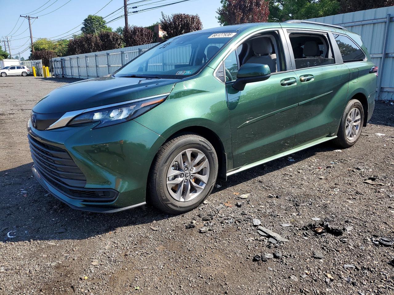 Photo of the 2024 TOYOTA SIENNA LE
