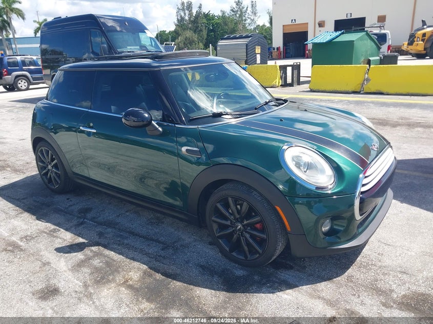 Photo of the 2015 MINI HARDTOP COOPER