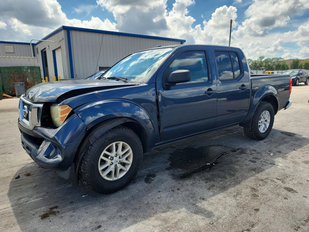 Photo of the 2015 NISSAN FRONTIER SV