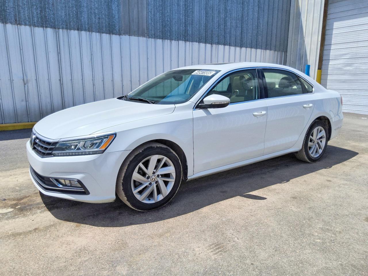Photo of the 2018 VOLKSWAGEN PASSAT SE
