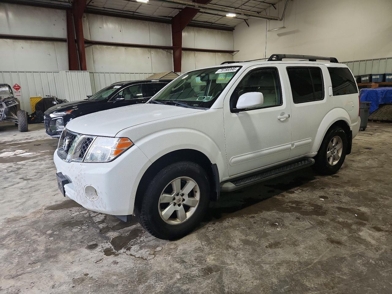 Photo of the 2012 NISSAN PATHFINDER S
