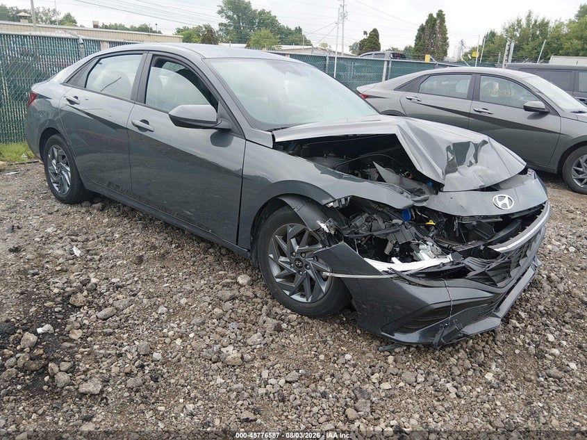 Photo of the 2024 HYUNDAI ELANTRA SEL