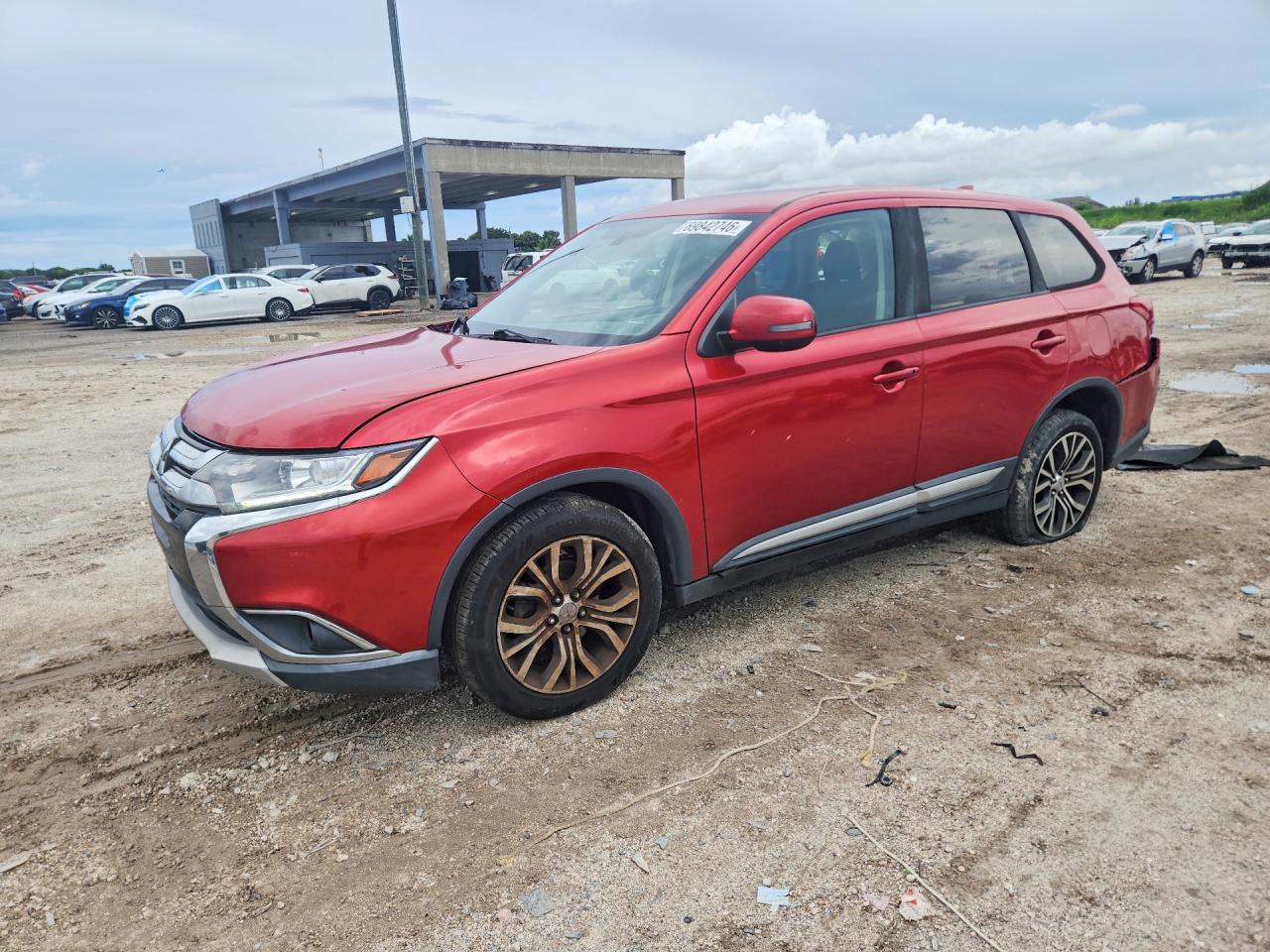 Photo of the 2018 MITSUBISHI OUTLANDER SE