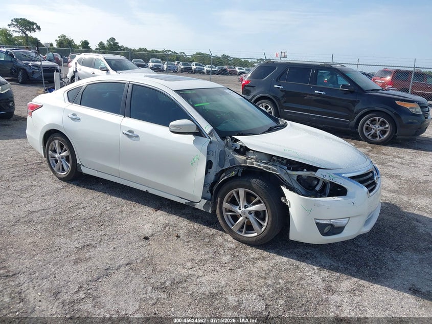 Photo of the 2014 NISSAN ALTIMA 2.5 SV