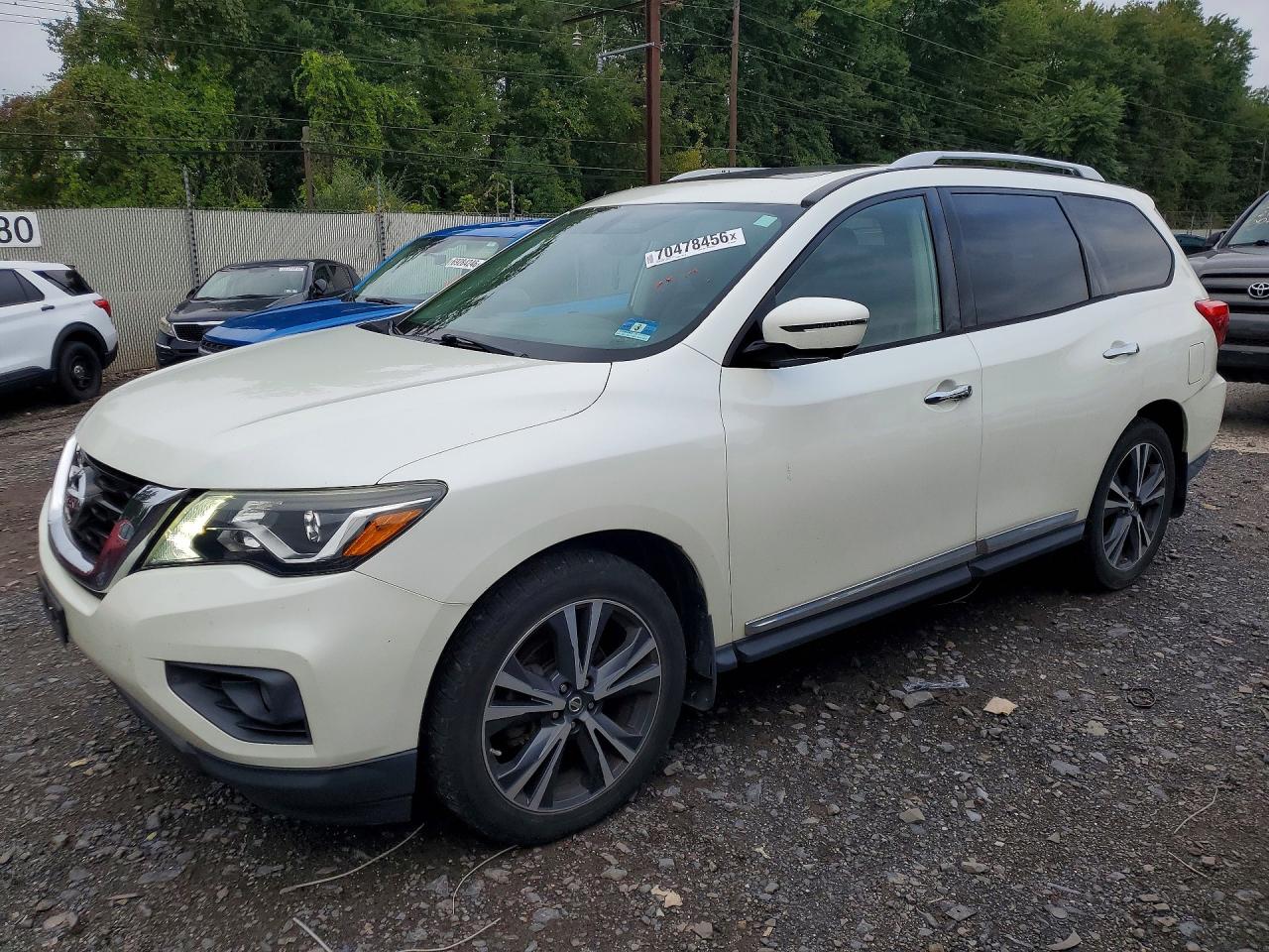 Photo of the 2018 NISSAN PATHFINDER PLATINUM