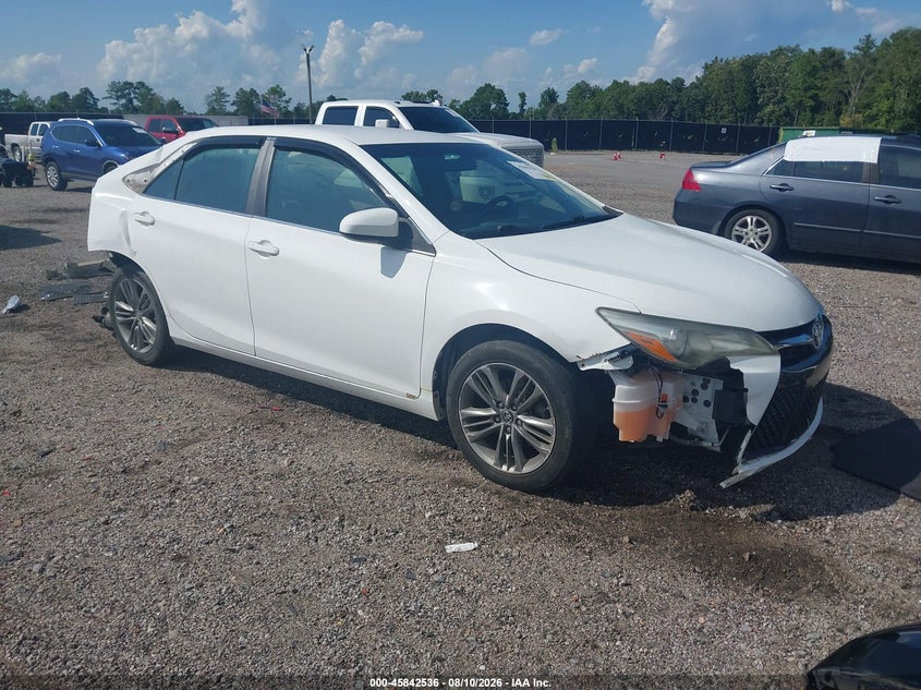Photo of the 2015 TOYOTA CAMRY SE