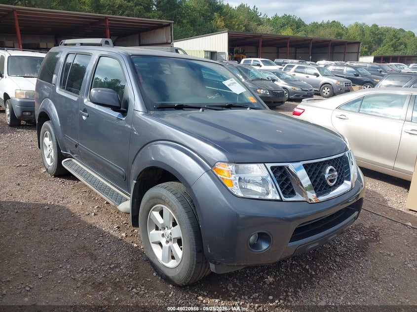 Photo of the 2011 NISSAN PATHFINDER SV
